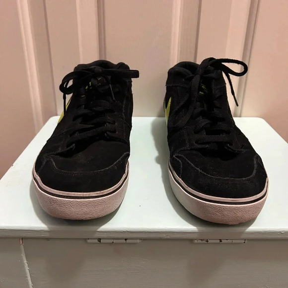 Nike Ruckus Men’s 13 Mid Athletic Skateboarding Shoes - Picture 3 of 9